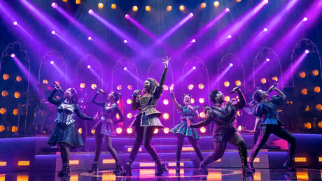Review: SIX at Hippodrome Theatre Photo