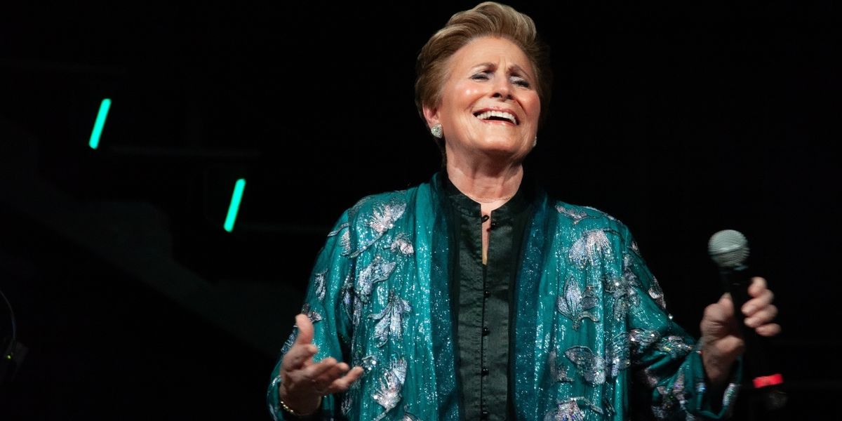 Review: Lorna Dallas Picture Perfect In SNAPSHOTS at Chelsea Table + Stage