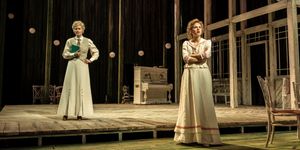 Review: SUMMERFOLK starring Sophie Rundle, National Theatre