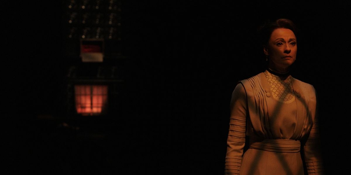 Review: Sara Topham Delivers a Masterful Performance as HEDDA GABLER at the Stratford Festival
