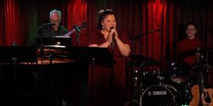 Review: THE 2ND ANNUAL DIONNE FAMILY CHRISTMAS A Perfect Start to the Holidays at The Green Room 42