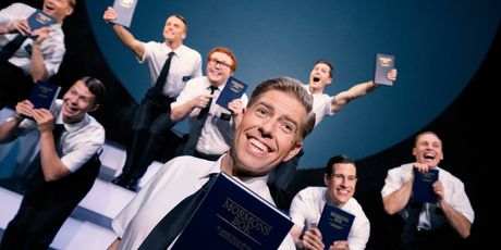 Review: THE BOOK OF MORMON at Folketeateret Photo