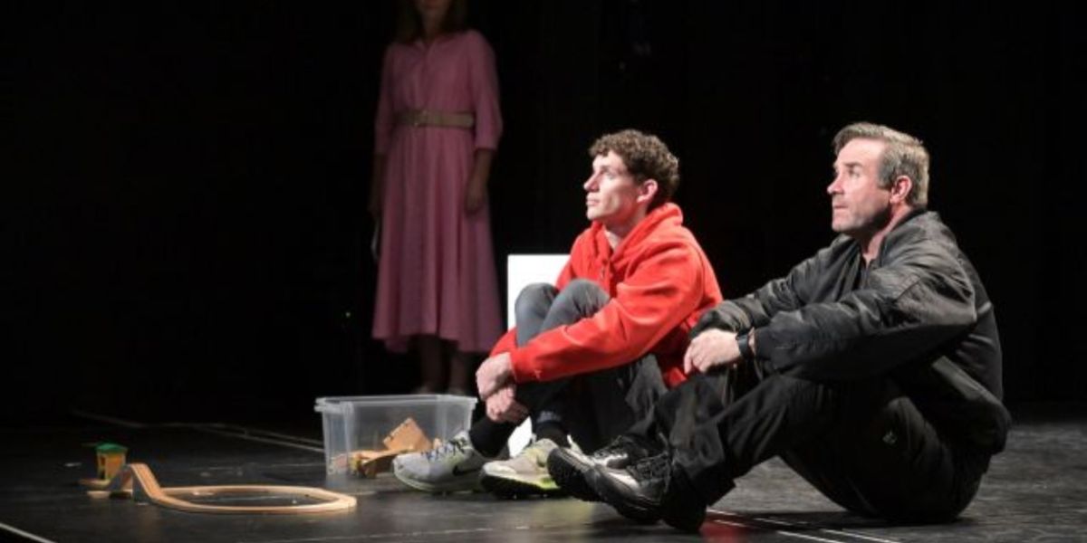 Review: THE CURIOUS INCIDENT OF THE DOG IN THE NIGHT-TIME at Goodwood Theatre And Studios