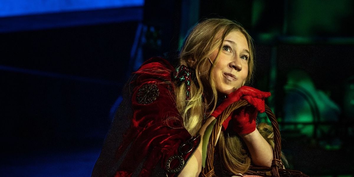 Review: THE DANGEROUS CHRISTMAS OF RED RIDING HOOD at FMCT / The Hjemkomst Center