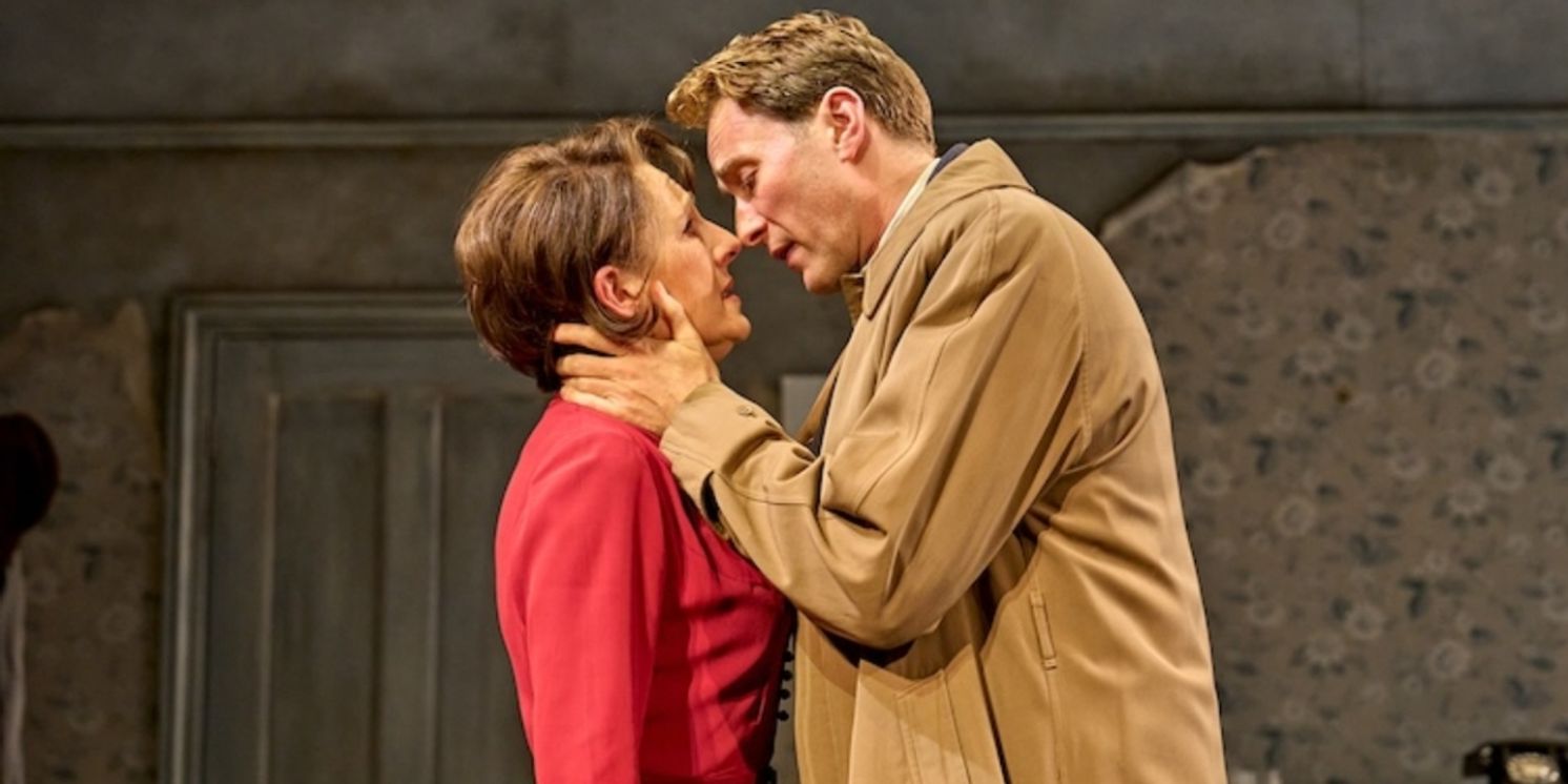 Review: THE DEEP BLUE SEA, Theatre Royal Bath  Image