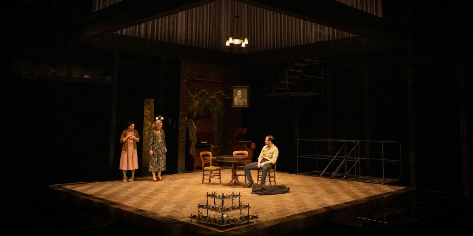 Review: THE GLASS MENAGERIE at Alley Theatre