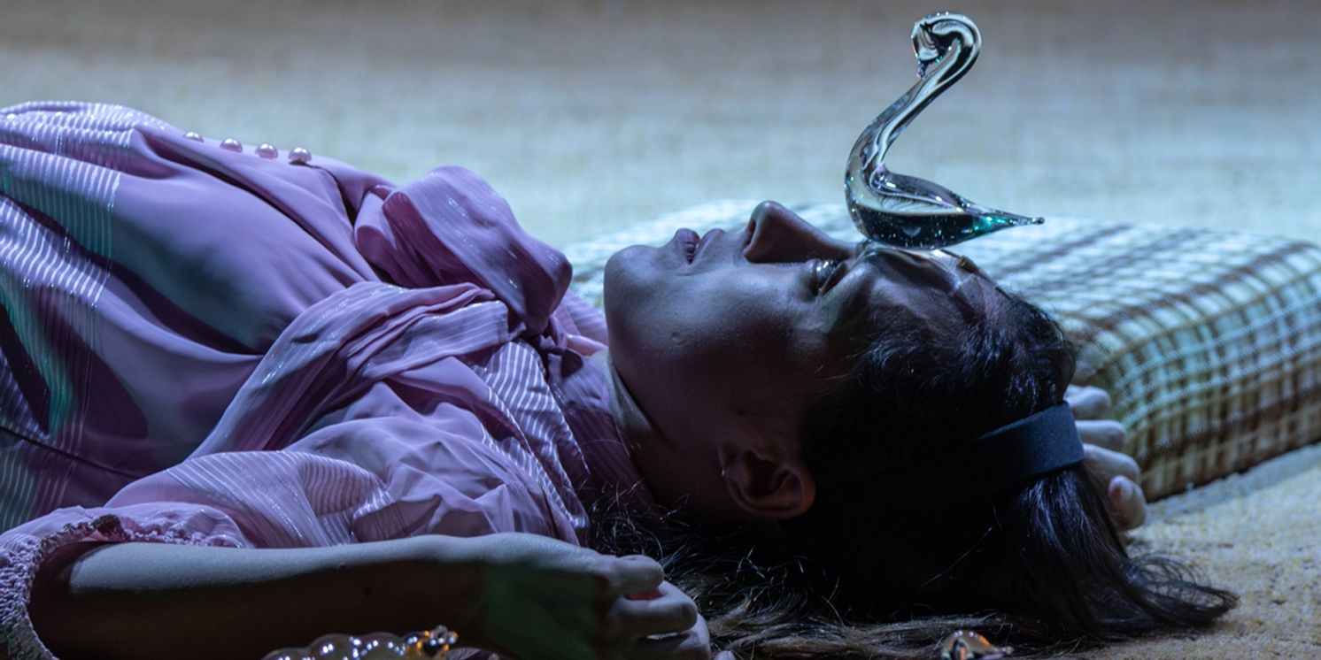 Review: THE GLASS MENAGERIE at the Baxter Theatre Centre Is Haunting, Fantastical and Poignant  Image