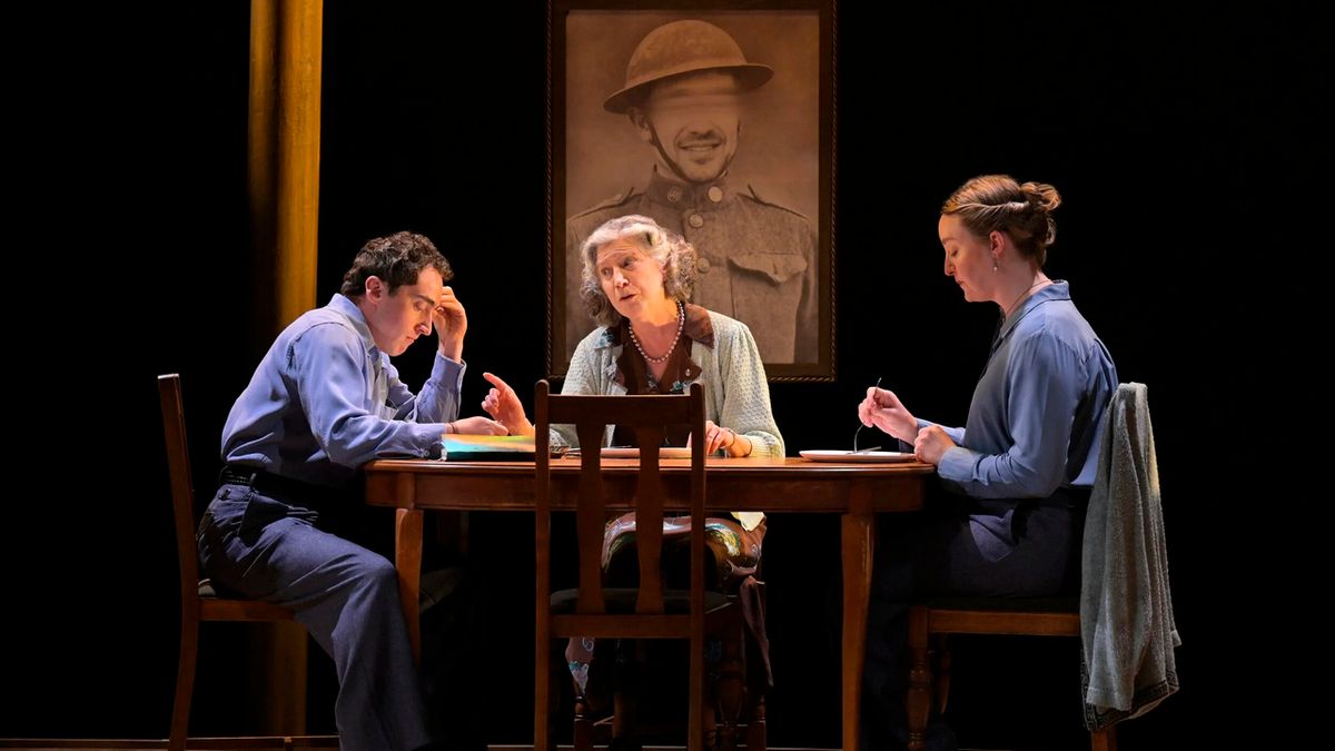 Review: THE GLASS MENAGERIE at Center Rep