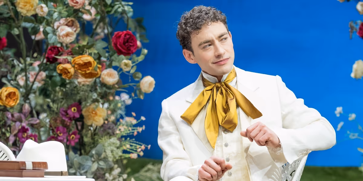 Review: THE IMPORTANCE OF BEING EARNEST, Starring Olly Alexander & Stephen Fry