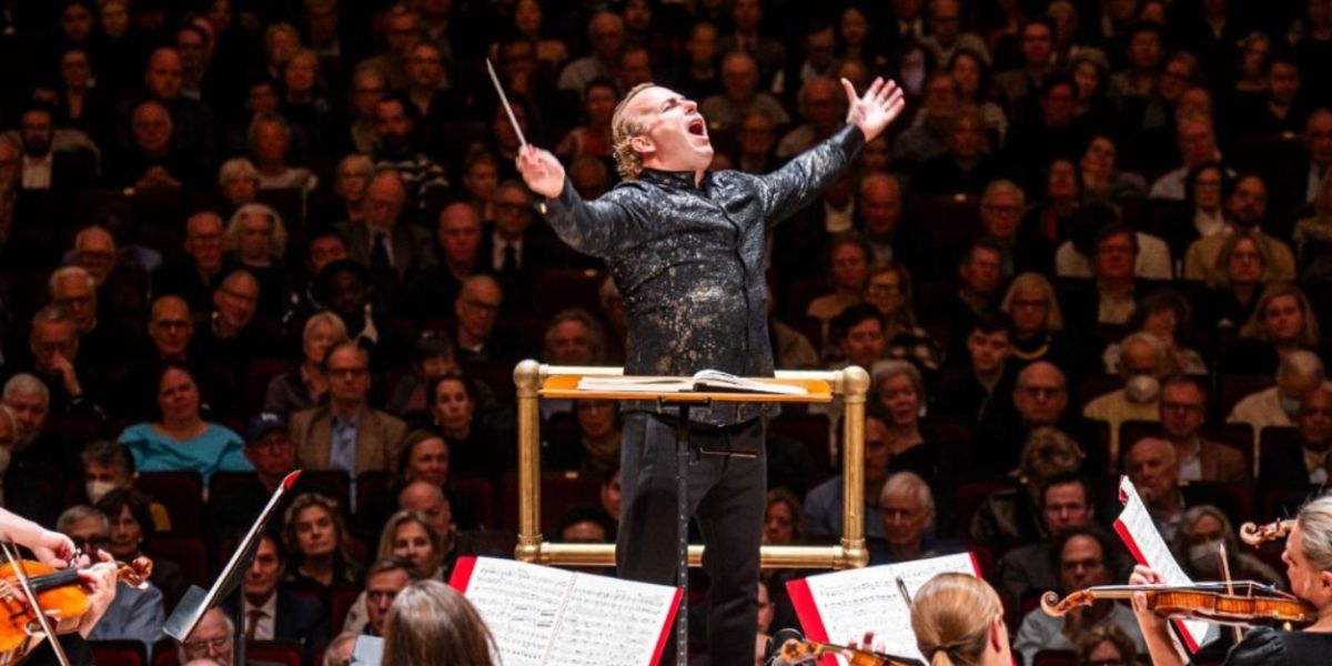 Review: The Philadelphia Reveals an Austere Mahler 6 at Carnegie Hall