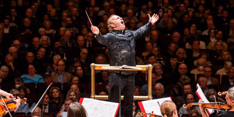 Review: The Philadelphia Reveals an Austere Mahler 6 at Carnegie Hall Photo