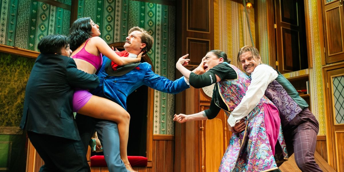 Review: THE PLAY THAT GOES WRONG at SF Playhouse