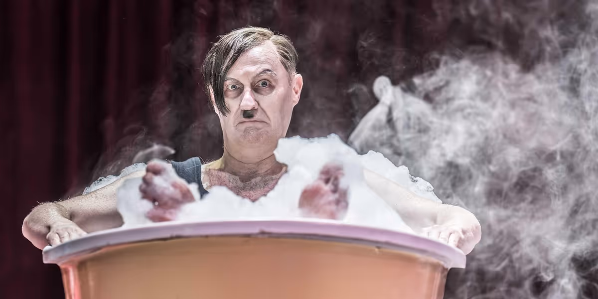 Review: THE RESISTIBLE RISE OF ARTURO UI, starring Mark Gatiss