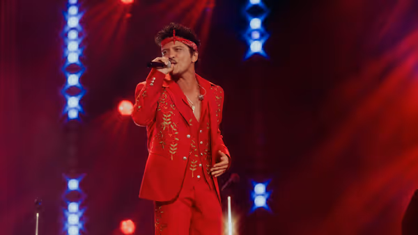 Review: Bruno Mars Gives Vancouver a Night to Remember on THE ROMANTIC TOUR