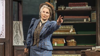 Review: THE SEA, Starring Jennifer Saunders