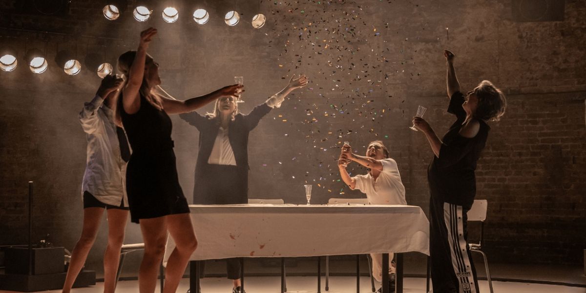 Review: THE YEARS, Almeida Theatre