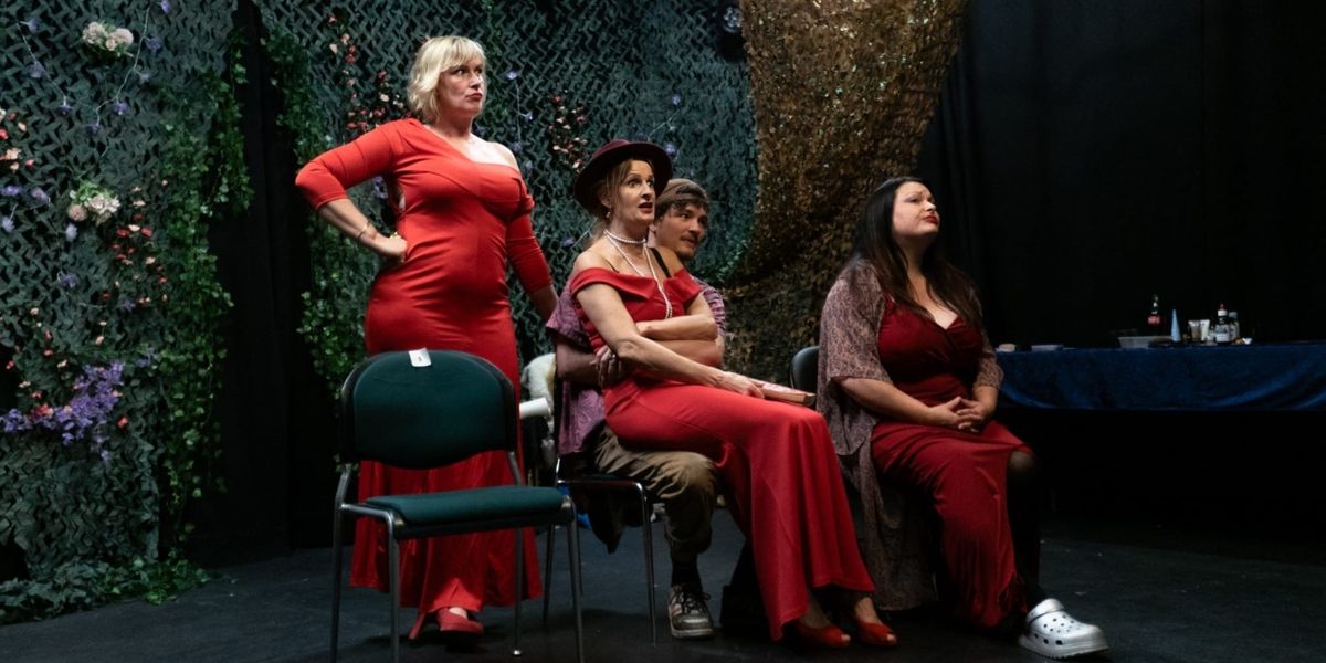 Review: THIS IS NOT A MURDER MYSTERY, Drayton Arms Theatre