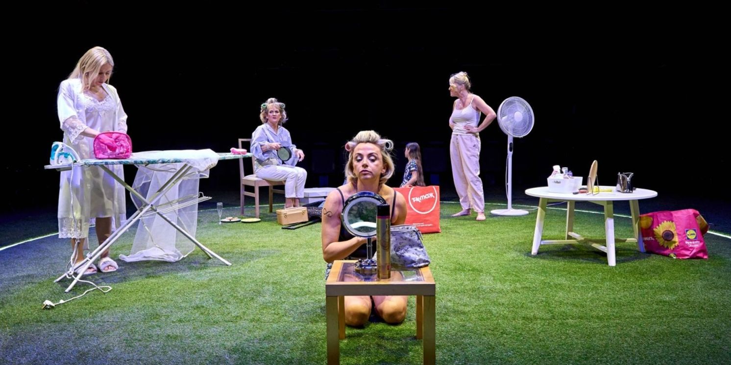 Review: TILL THE STARS COME DOWN, National Theatre  Image