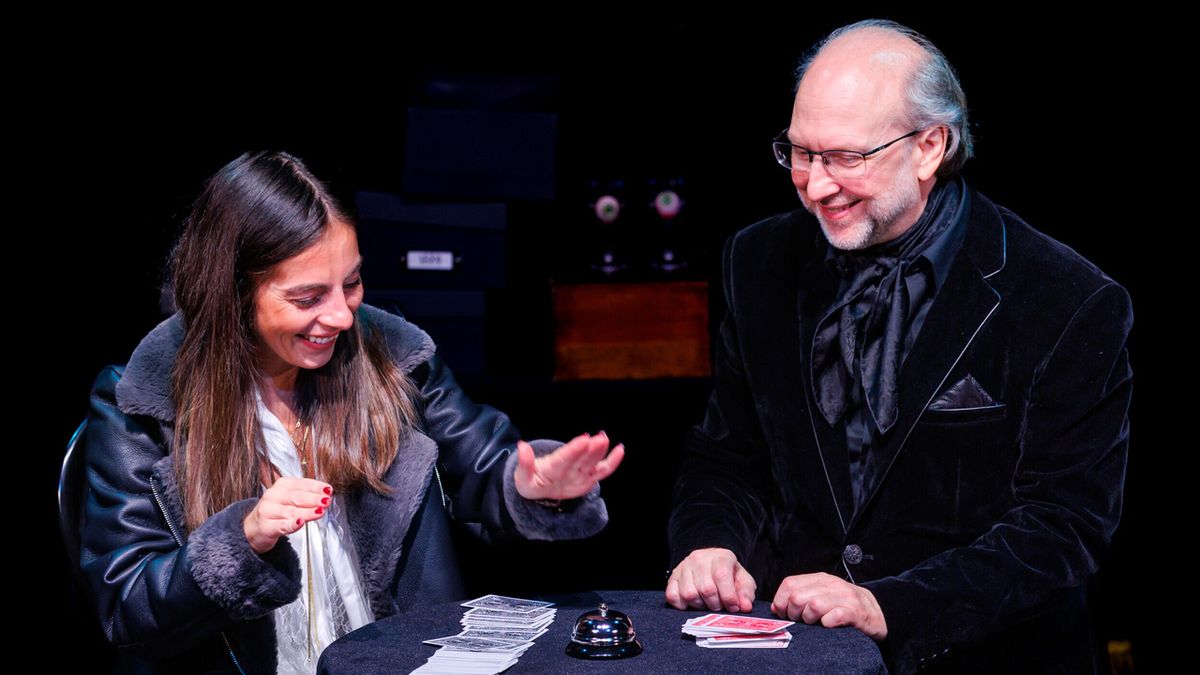 Review: TIME TRAVELER at Chicago Magic Lounge