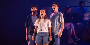 PHOTOS: TOTS ELS NENS CREIXEN se estrena en un único concierto en el Teatre Condal