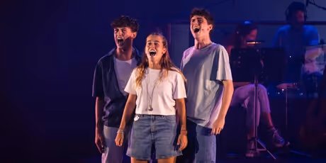 PHOTOS: TOTS ELS NENS CREIXEN se estrena en un único concierto en el Teatre Condal Photo
