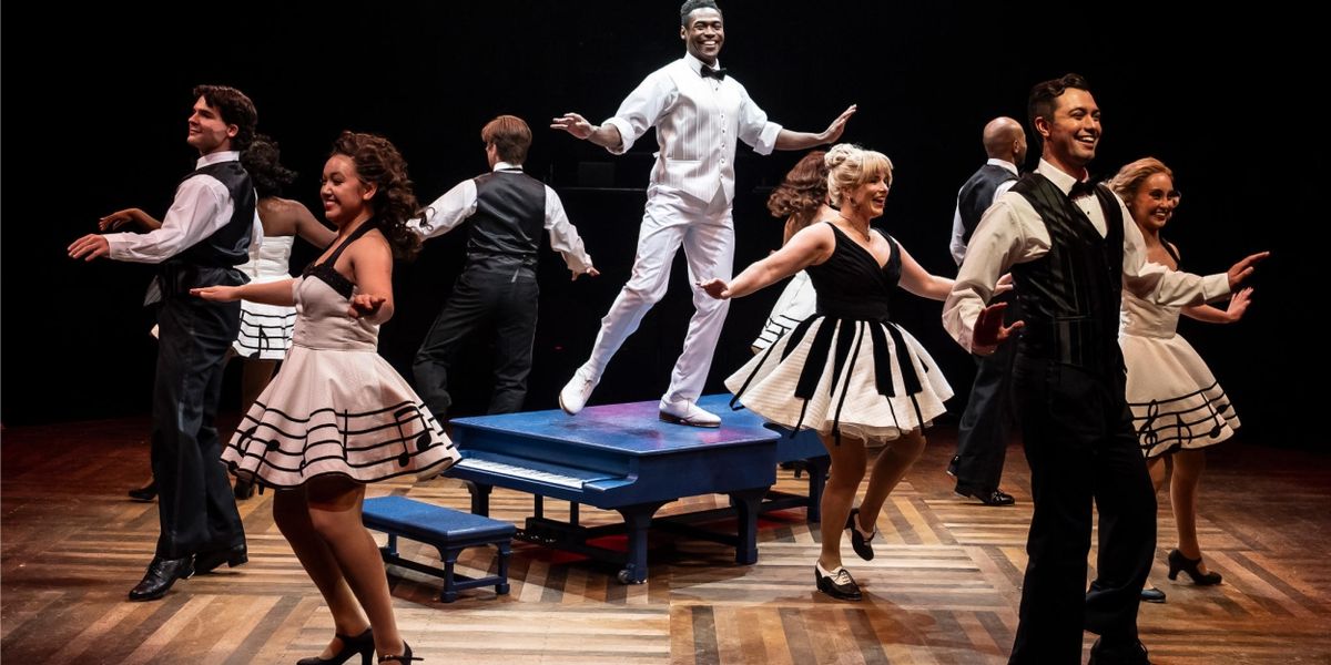 Review: WHITE CHRISTMAS at Marriott Theatre