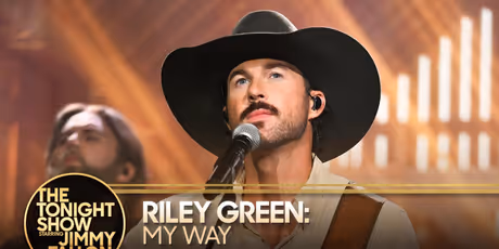 Riley Green Performs 'My Way' on THE TONIGHT SHOW Photo