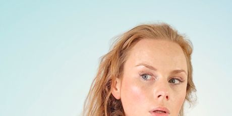 Roseanna Releases New Single AWAKE Photo