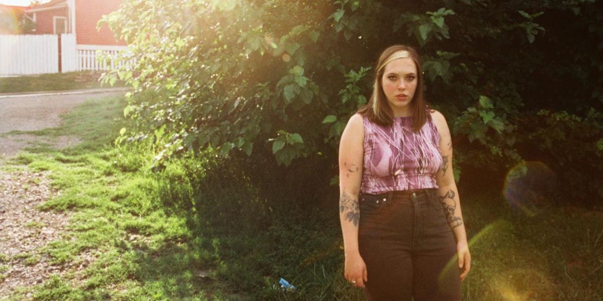 SOCCER MOMMY Shares Taylor Swift Cover From 'Karaoke Night' EP
