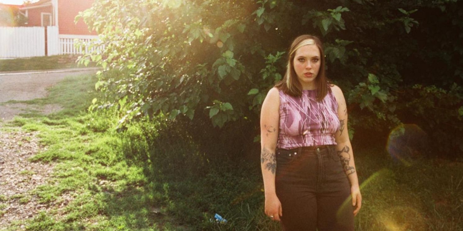 SOCCER MOMMY Shares Taylor Swift Cover From 'Karaoke Night' EP  Image