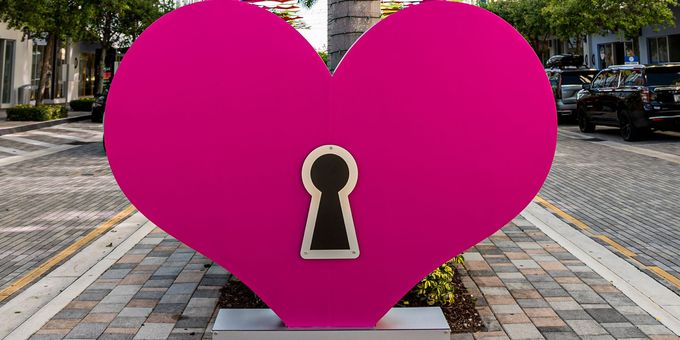 SUMMER LOVIN' Art Installation Opens at CityPlace Doral in Miami Photos