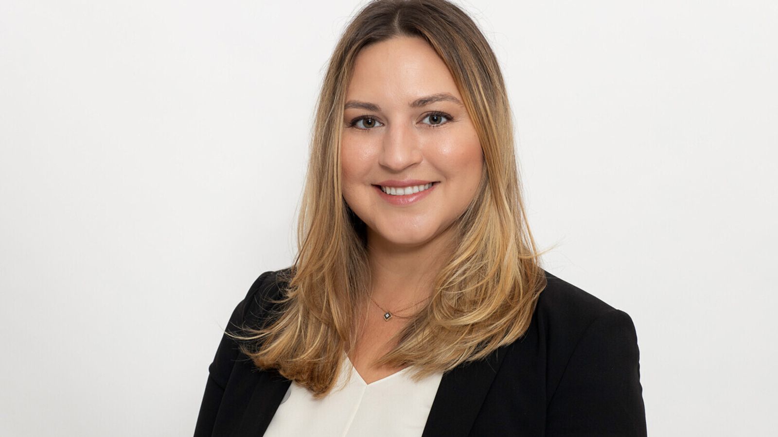 Step Symphonies Sarah Beth McCaffrey Named Chair of Young Friends of Palm Beach ...