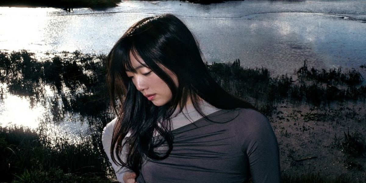 Sarah Kinsley Confirms Debut Album 'Escaper' Coming in September