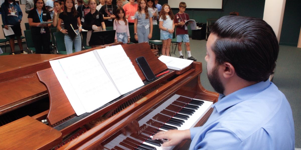 Sarasota Opera Receives $50,000 Grant From Selby Foundation For Piano Purchase