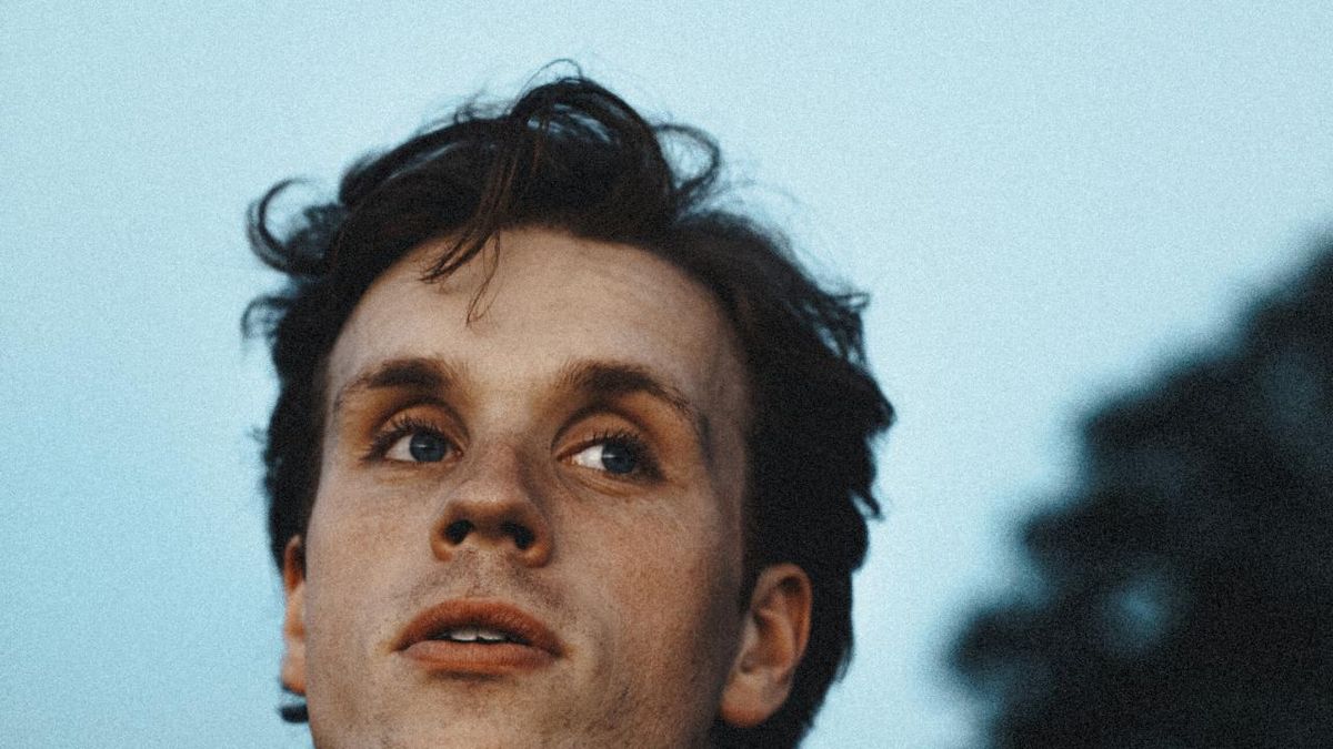 Sebastian Schub Releases New Single 'before you hit the water.'