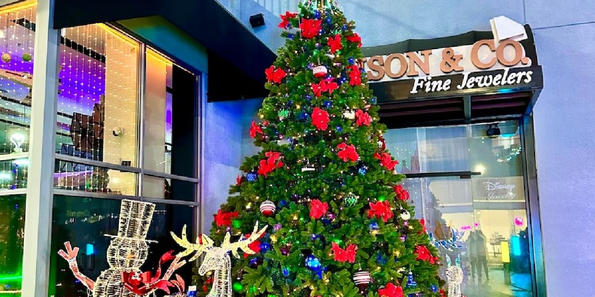Shop From 20+ Small Businesses, Enjoy Live Music, Kids Crafts And More At STC GardenWalk's Christmas Market