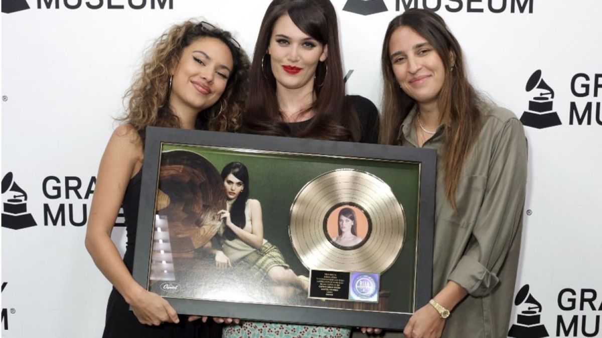 Sienna Spiro's VISITOR Album Hits Gold; MY HOUSE Tour Launches October 13
