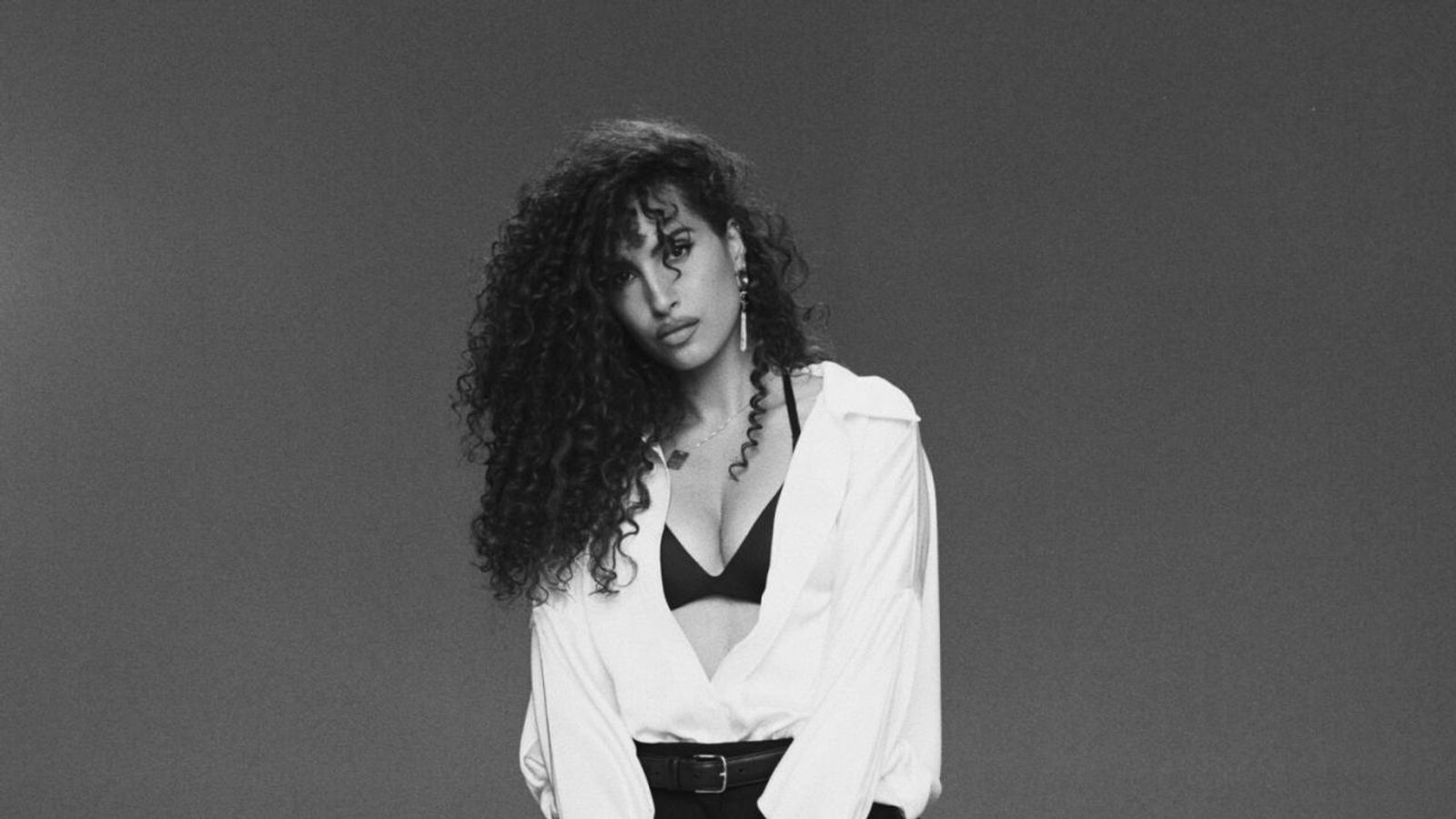 Single Article Snoh Aalegra Shares New Single KARMA | BroadwayWorld