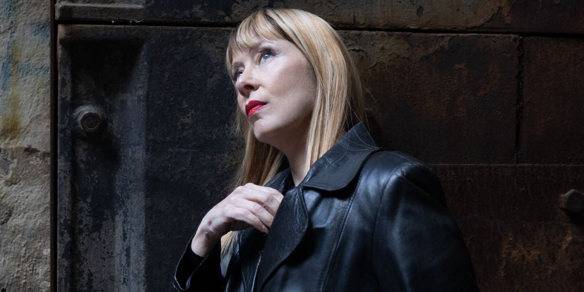Suzanne Vega to Present FLYING WITH ANGELS at Town Hall