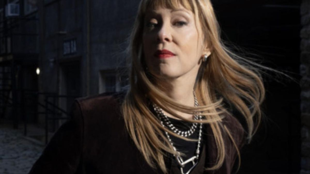 Suzanne Vega to Receive Phoebe Jacobs Award from Louis Armstrong Center