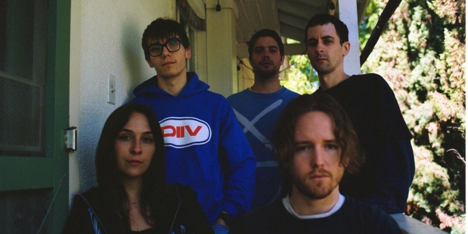 TEETHE Release New Single 'Thanks,' New 7' Ahead of Debut Album Reissue  Image