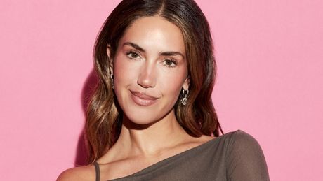 THE CIRCLE to Premiere on Hulu With Host Tinx Photo