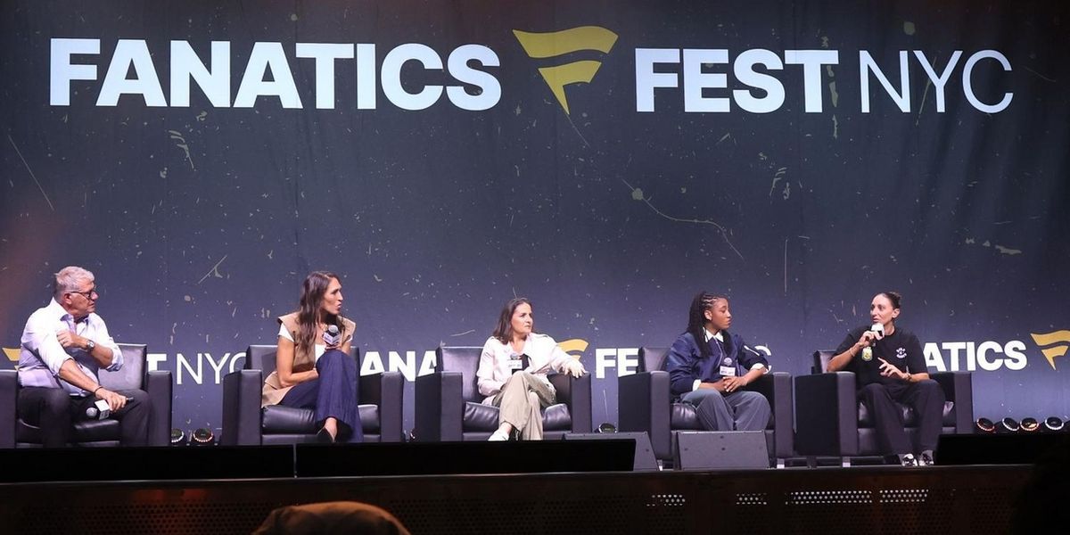 THE DYNASTY: UCONN HUSKIES Panel at Fanatics Fest Features Coach Auriemma, Taurasi
