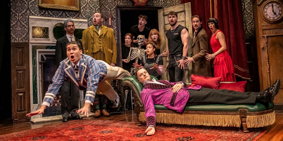 THE PLAY THAT GOES WRONG Extends West End Run Through January 2027