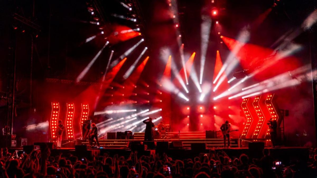 THE STROKES Perform Sold-Out New York City Show at Flushing Meadows