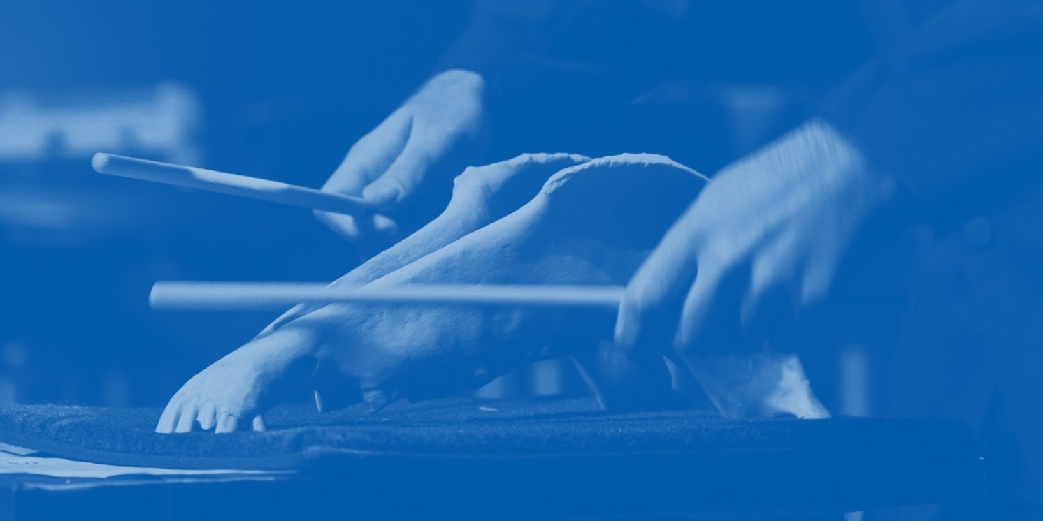 THEY WHISPER IN YOUR EAR Comes to Teatro Colon  Image