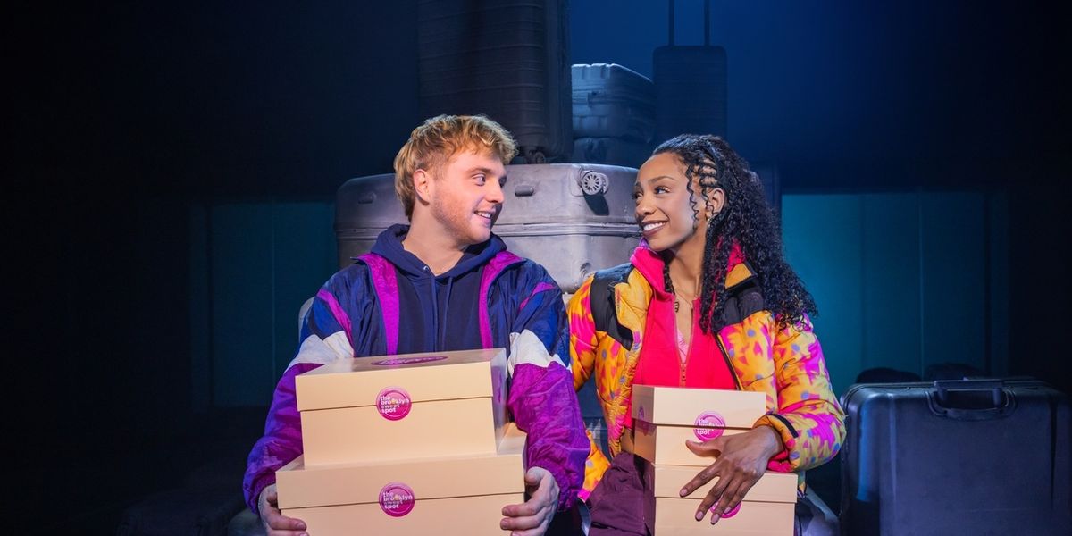 ZWEI FREMDEN (TRAGEN EINEN KUCHEN DURCH NEW YORK) wird die Cast-Aufnahme veröffentlichen; Hören Sie die erste Single 