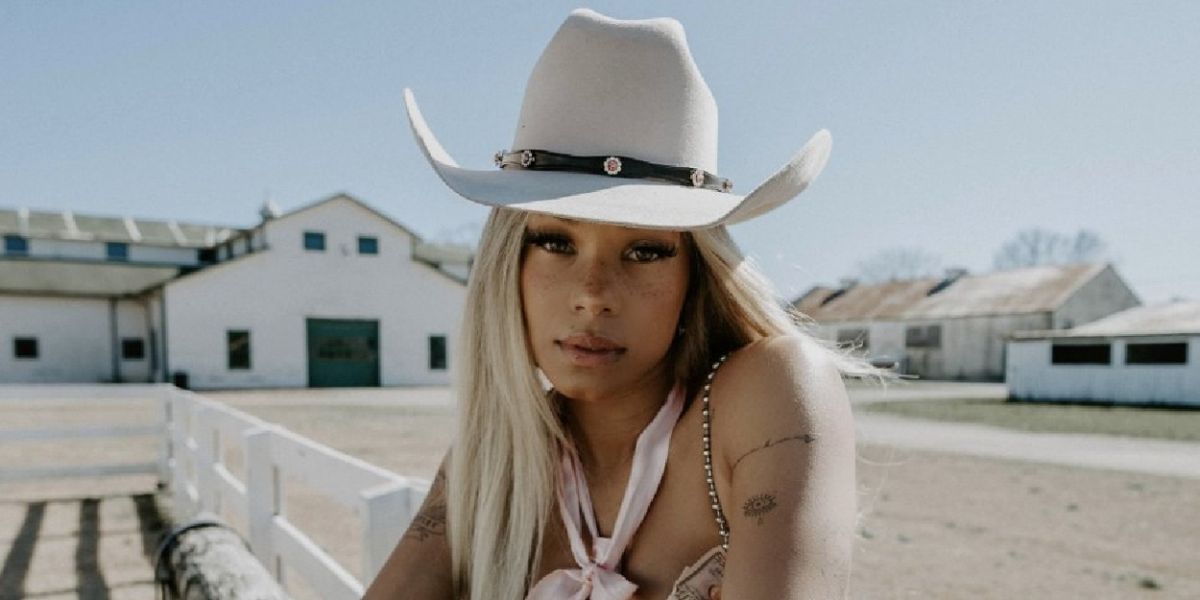 Tanner Adell Unveils Debut Headlining 'The Buckle Bunny Tour'