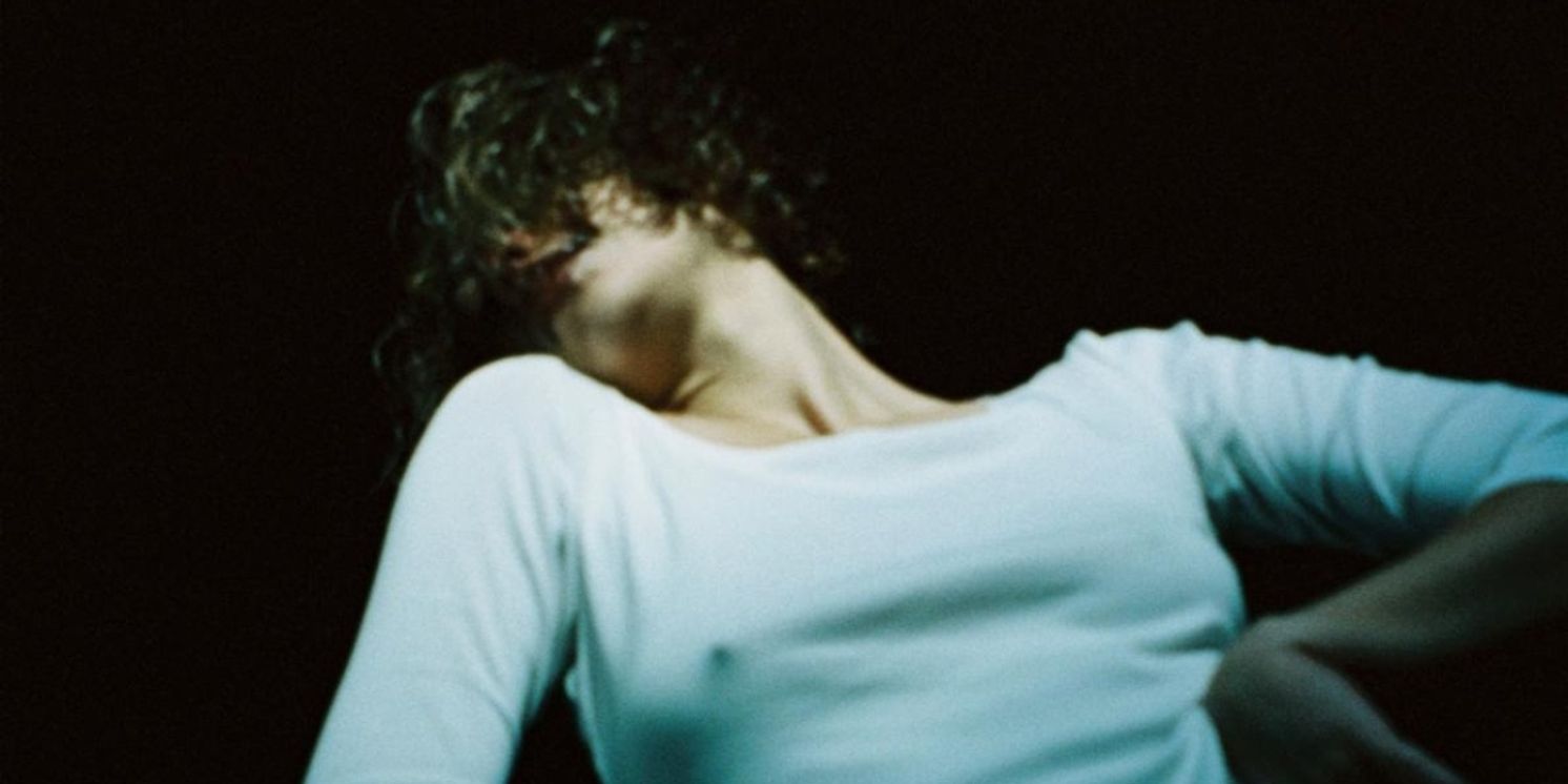 Tei Shi Shares 'No Falta'; New Album 'Valerie' Out In April  Image