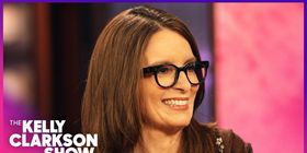 Tina Fey Compares Motherhood to Directing in Clip From THE KELLY CLARKSON SHOW